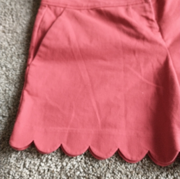 The Limited Tailored Shorts Scalloped Hem Stretch 5 Inch Inseam Red Size 6 - Picture 2 of 4